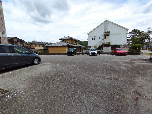 プリベール一里山の駐車場