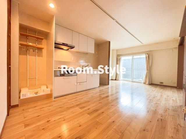 テラスハウスヴィップ長者丸の居間・リビング|空室のためご都合に合わせてご内覧できます
お問合せはお電話でもお受付しております。
03-6450-5211