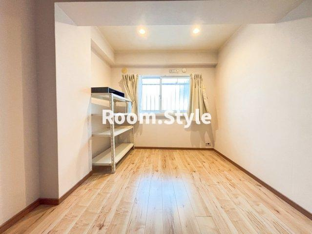 テラスハウスヴィップ長者丸の洋室|空室のためご都合に合わせてご内覧できます
お問合せはお電話でもお受付しております。
03-6450-5211