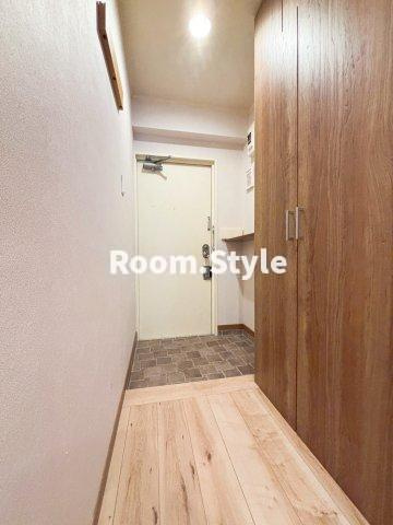 テラスハウスヴィップ長者丸の玄関|空室のためご都合に合わせてご内覧できます
お問合せはお電話でもお受付しております。
03-6450-5211