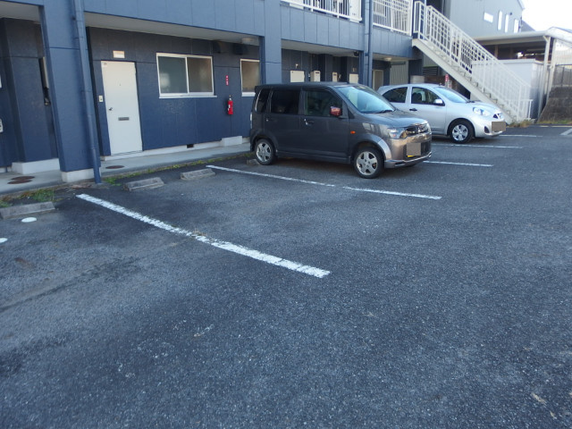 コーポラスセブンの駐車場