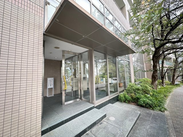 ルネシーズンズ千里の丘1番館のエントランス