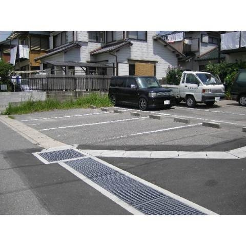 ファームハイツの駐車場