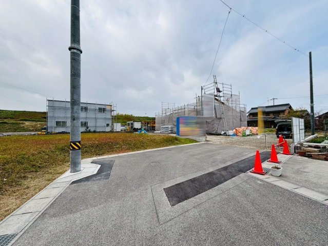 リーブルガーデン　瑞穂市唐栗第２　全１区画分譲の前面道路含む現地写真|「現地（2025年10月20日）撮影」　
■前面道路　
■ヤマダ不動産　株式会社リライフ