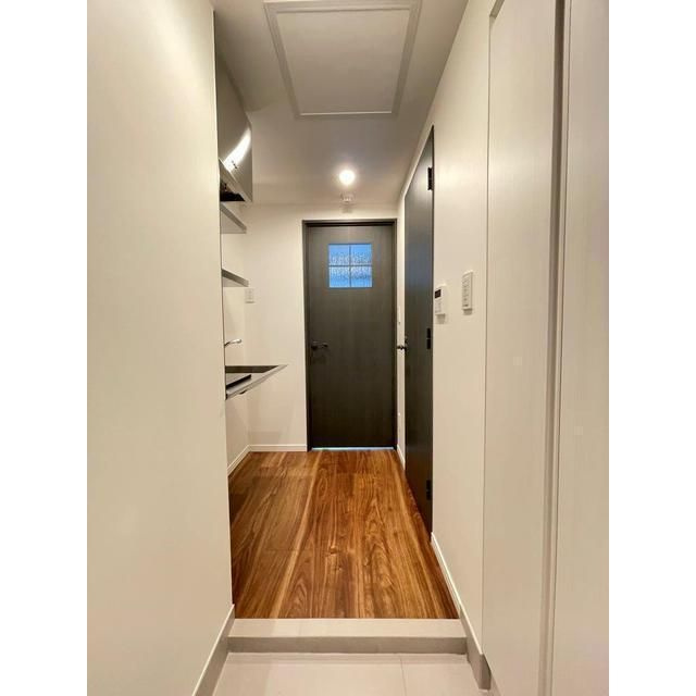 プレジール神宮前の玄関