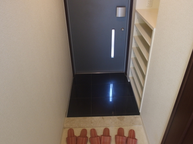 ハートヒルズ舳越の玄関