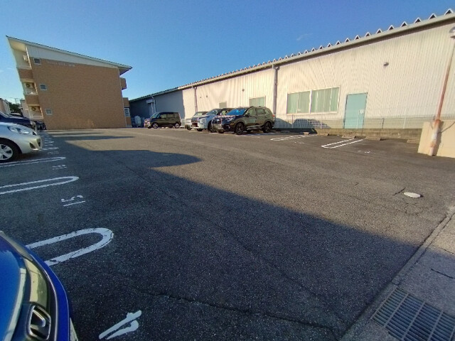 ハートヒルズ舳越の駐車場