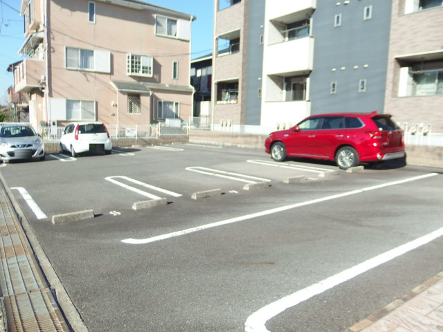 アイリス竜美の駐車場