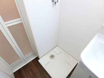 【設備】 | クレフラスト台原駅前 | 室内洗濯機置き場には排水パン付き。