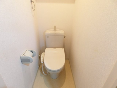 【トイレ】 | クレフラスト台原駅前 | 温水洗浄便座付きのトイレ。