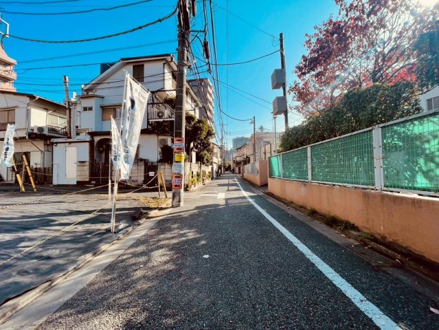 【前面道路含む現地写真】 | 練馬区向山１丁目　売地　A区画 | 落ち着いた住宅街でゆったり過ごせる住環境になります