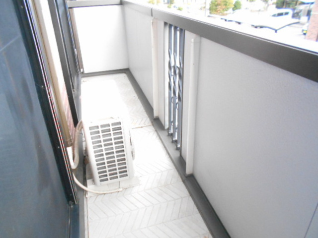 ファミーユつくば ＡＢＣのバルコニー