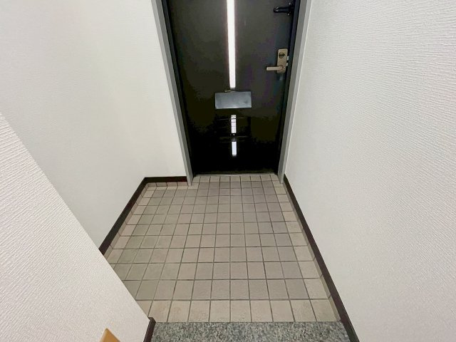 ラルジュ宝塚の玄関|収納もある玄関です