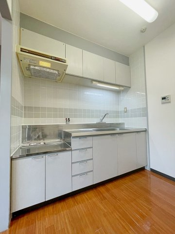 ラルジュ宝塚の居間・リビング