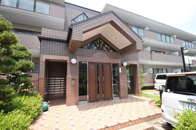 ラルジュ宝塚のエントランス|落ち着いたエントランスです