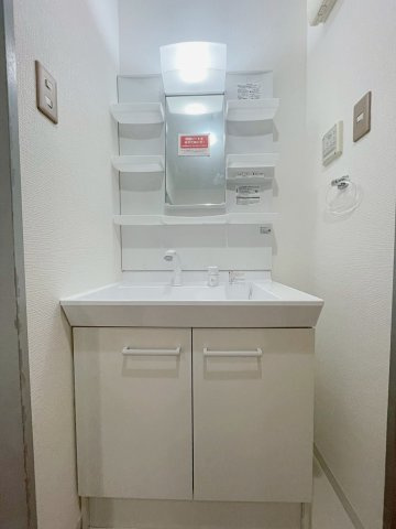 ラルジュ宝塚の洗面所|ゆったりとスペースのある洗面所