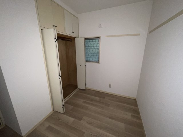 AKIMOTO MANSHIONの洋室