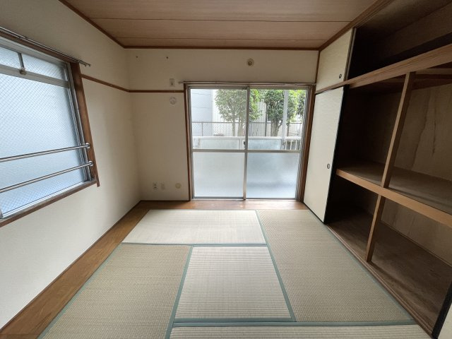 AKIMOTO MANSHIONの和室