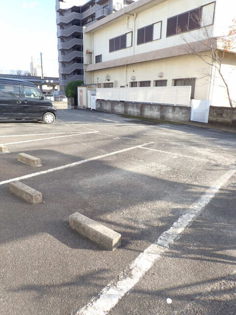 コーポ森の駐車場