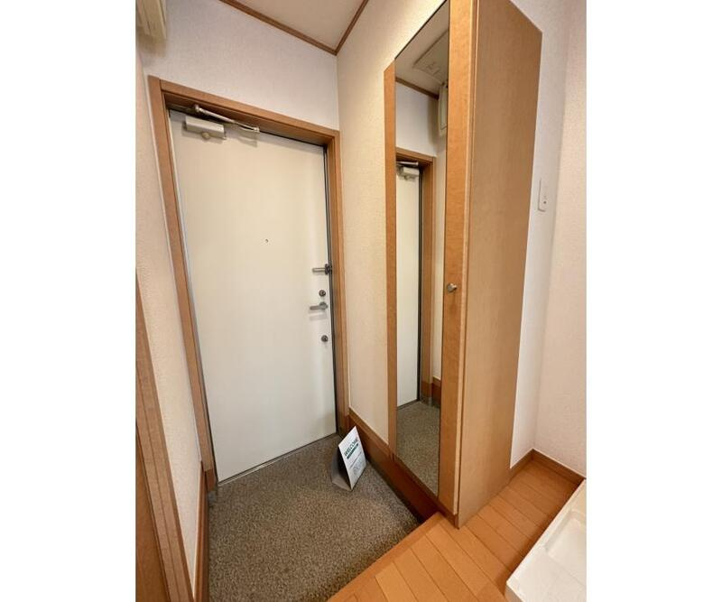 ハッピーハイツ・ワンの玄関