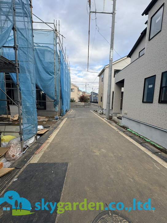 茅ヶ崎市円蔵2期　新築戸建　全5棟2号棟の前面道路含む現地写真