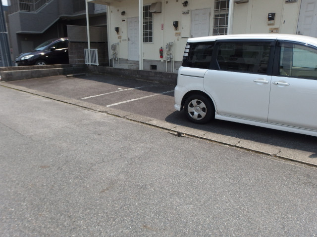 サンライフ花Ｃの駐車場