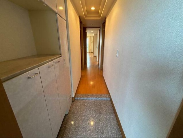 コスモ武蔵浦和サウスビューコートの玄関