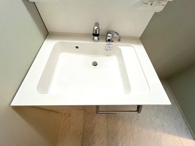 あきる野市引田　新築戸建全7棟の独立洗面台|暮らしを快適に変えるシャワー付洗面台。