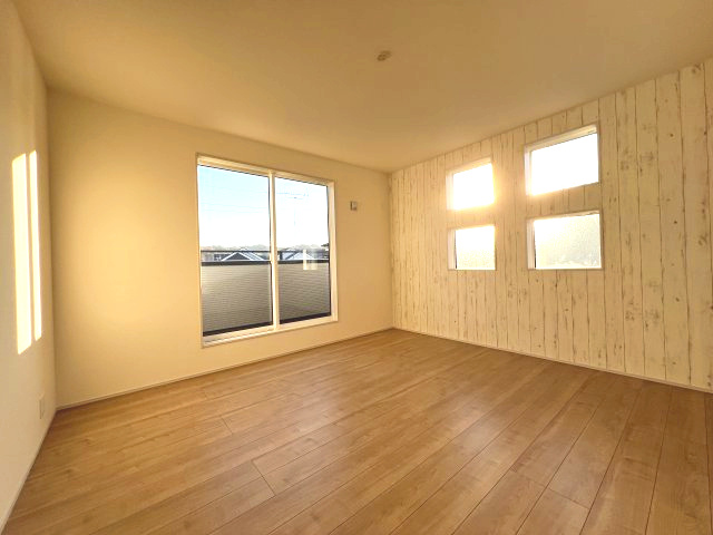 あきる野市引田　新築戸建全7棟の洋室|【洋室1】8.25帖　バルコニーに面した明るい室内☆
