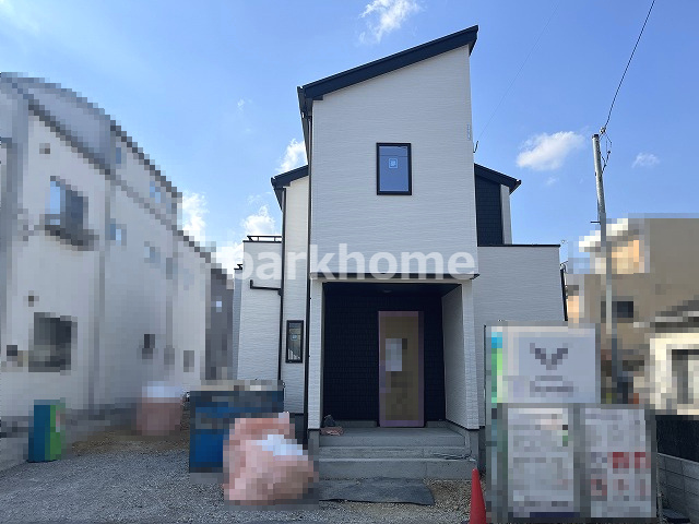 土佐市高岡町乙-1棟 1- 新築戸建ての前面道路含む現地写真|2025.11下旬