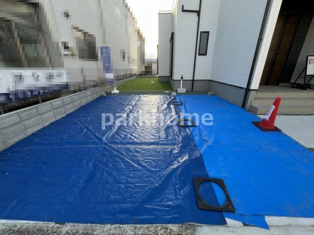 土佐市高岡町乙-1棟 1- 新築戸建ての駐車場