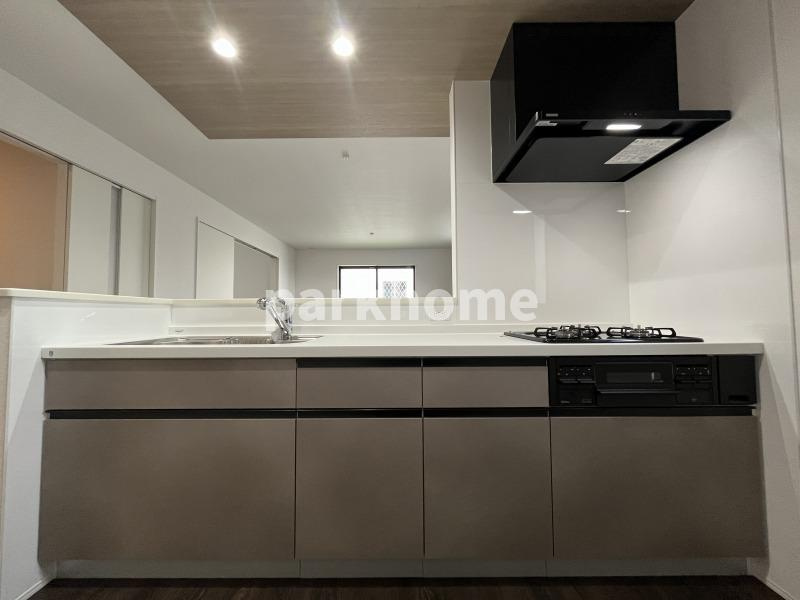 土佐市高岡町乙-1棟 1- 新築戸建ての前面道路含む現地写真|2026.2月中旬