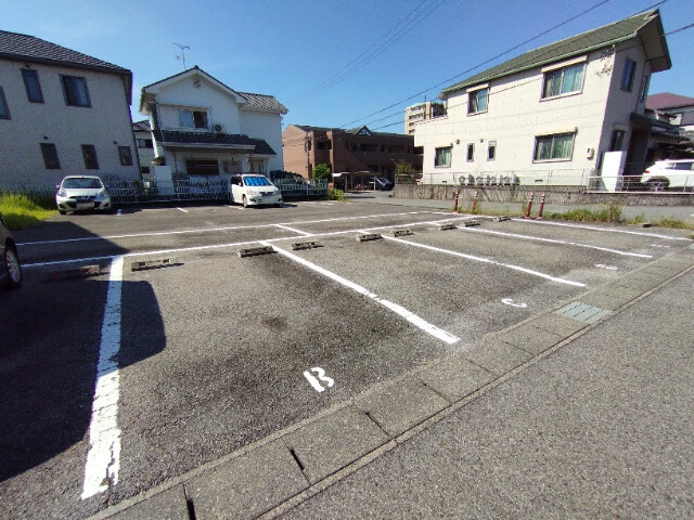 ファミリアス三浦の駐車場