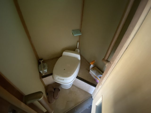 茂原市鷲巣平屋中古住宅のトイレ