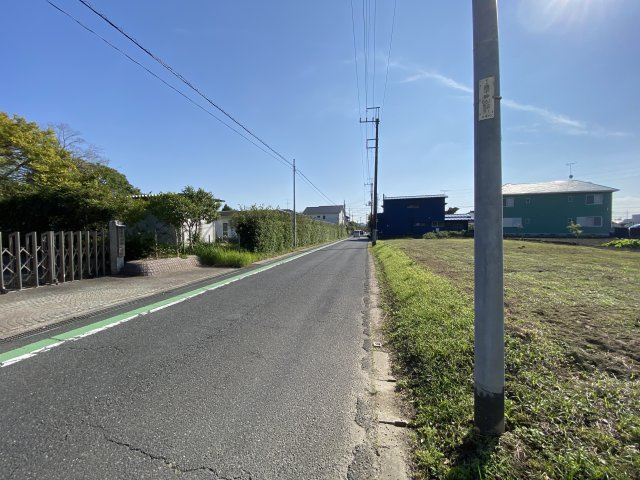 茂原市鷲巣平屋中古住宅の前面道路含む現地写真