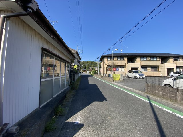 茂原市鷲巣平屋中古住宅の前面道路含む現地写真