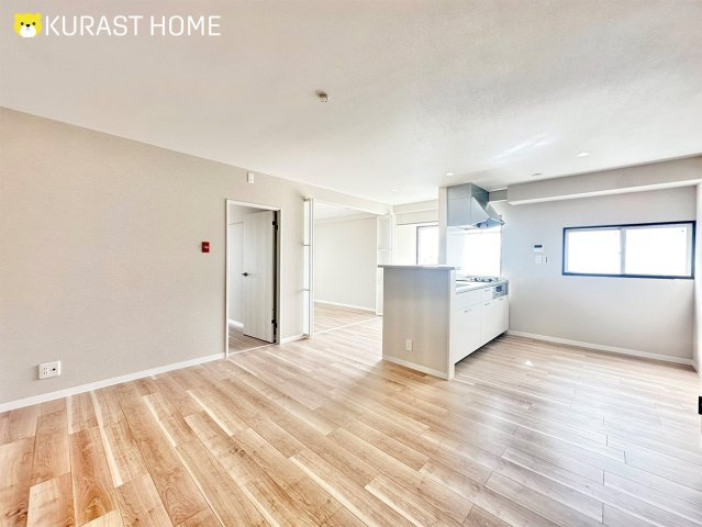 西京極大門ハイツ　6階の居間・リビング