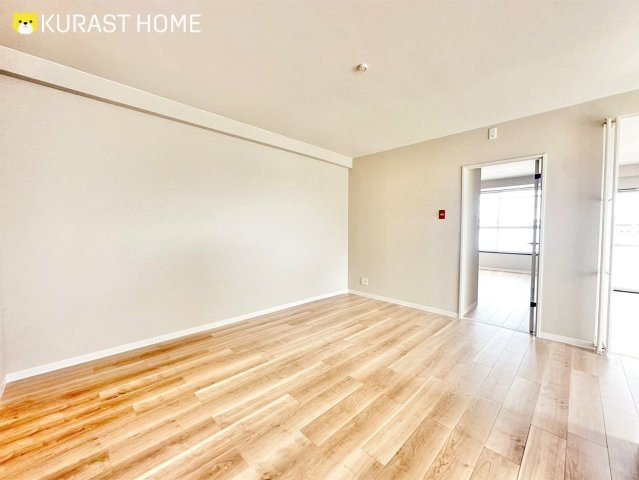 西京極大門ハイツ　6階の居間・リビング