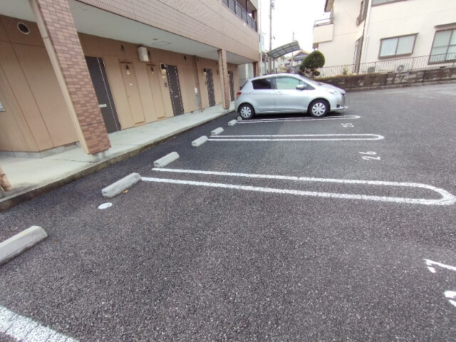 ブルーサンズ５の駐車場