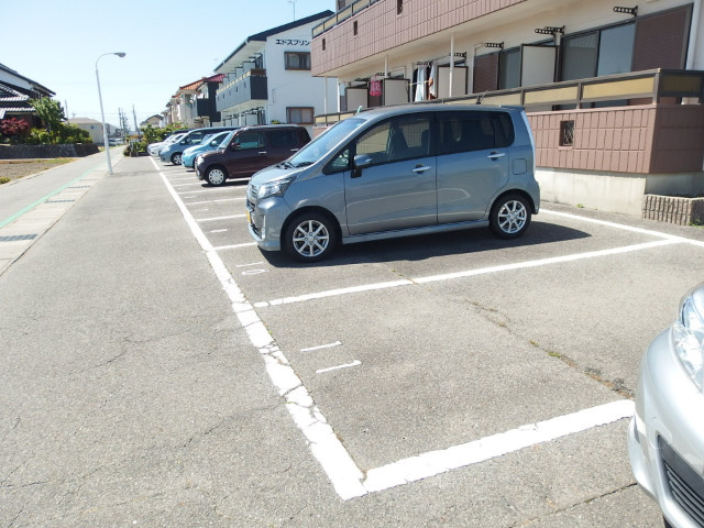 エドスプリングス東館の駐車場