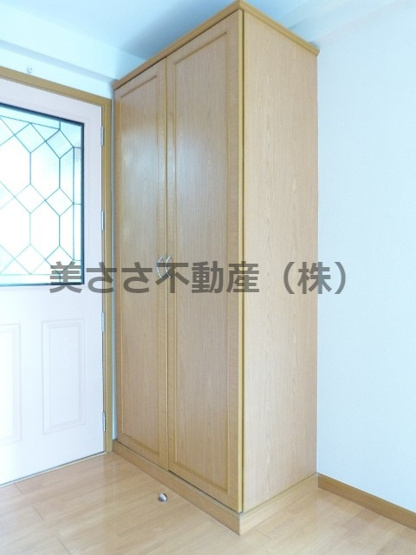 【設備】 | エストライフ八王子 | コートから小物まで入る大型クローゼット