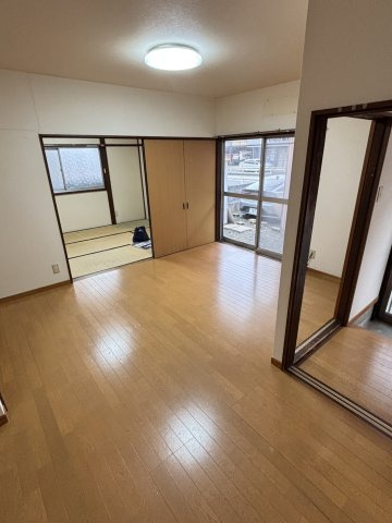 下山田ツヤ子戸建の居間・リビング