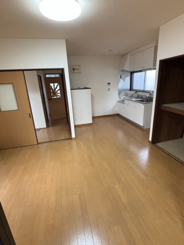 下山田ツヤ子戸建の居間・リビング
