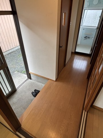 下山田ツヤ子戸建の玄関