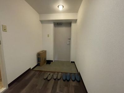 【玄関】 | ＡＸＩＳクオーターバレル木津山 | シンプルで使いやすい玄関です