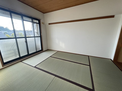 【内装】 | AXISクオーターバレル木津山 | 明るい室内です