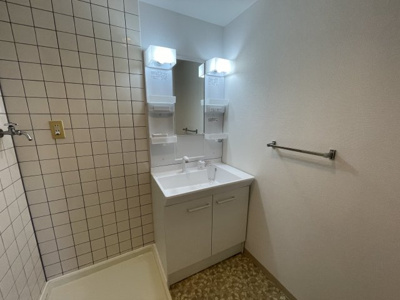 【洗面所】 | AXISクオーターバレル木津山 | 脱衣スペースもあります