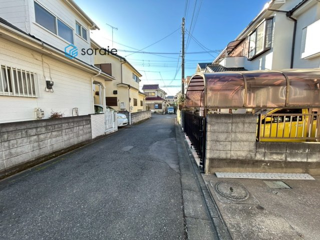 川越市下広谷　中古戸建の前面道路含む現地写真|令和7年11月28日撮影。
