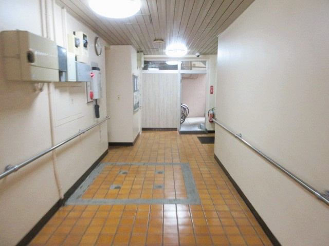 ロイヤルハイツ都のエントランス