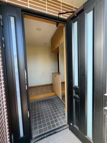 久喜市葛梅　中古戸建の玄関